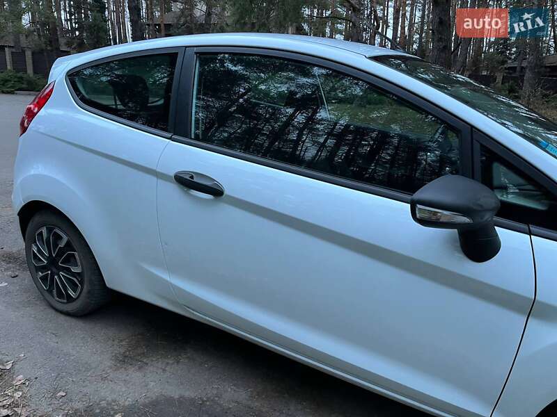 Хэтчбек Ford Fiesta 2013 в Новомосковске фото 6 Хэтчбек Ford Fiesta 2013 в Новомосковске