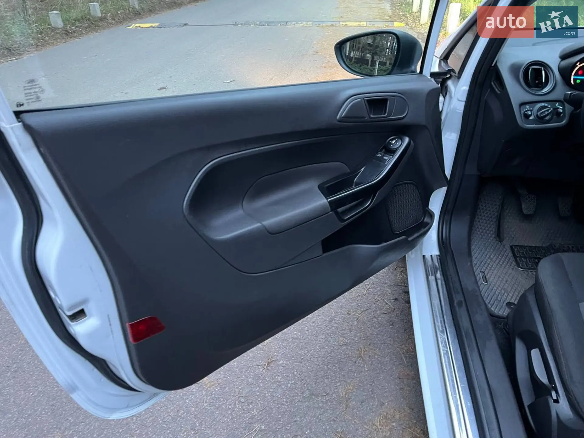 2013 Ford Fiesta - мініатюра 21