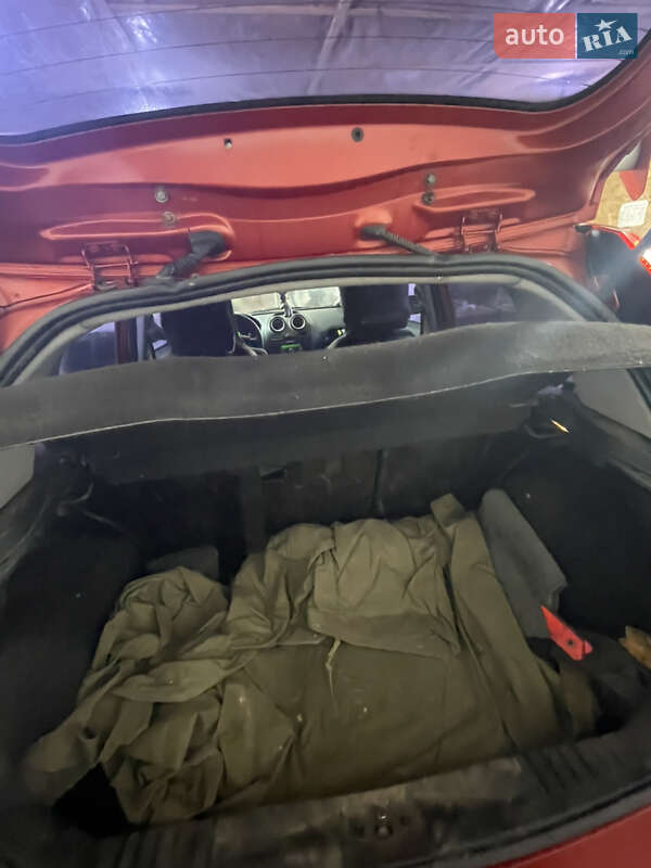 Хэтчбек Ford Fiesta 2006 в Знаменке фото 15 Хэтчбек Ford Fiesta 2006 в Знаменке