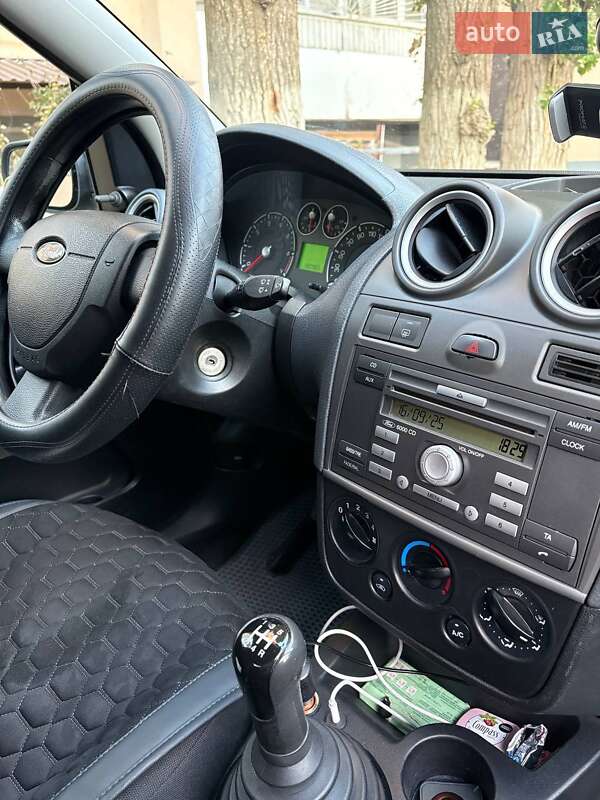 Хэтчбек Ford Fiesta 2008 в Николаеве
