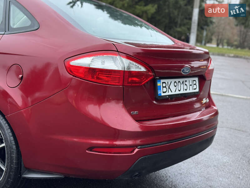 Седан Ford Fiesta 2014 в Рівному