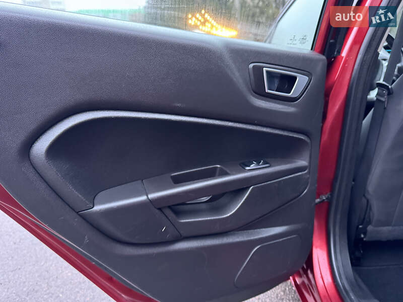 Седан Ford Fiesta 2014 в Рівному