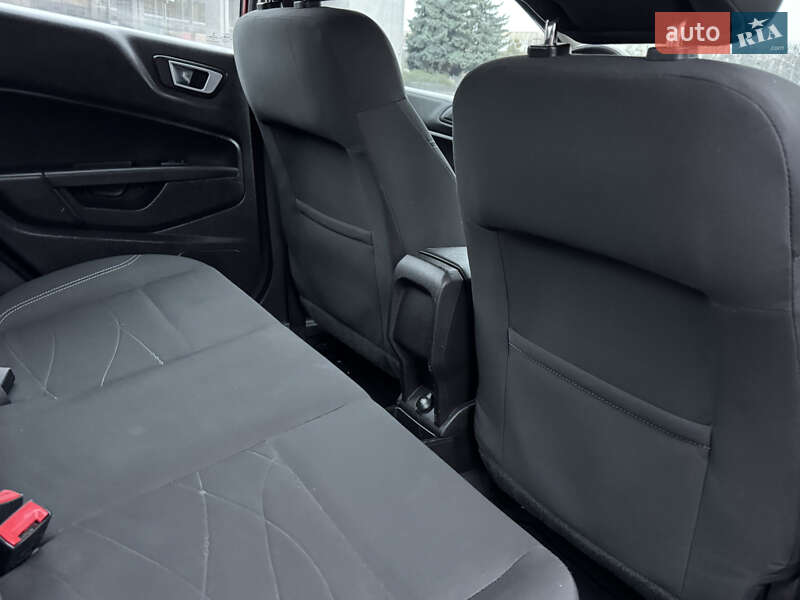Седан Ford Fiesta 2014 в Рівному