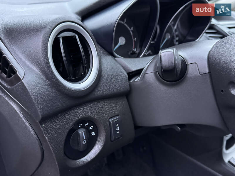 Седан Ford Fiesta 2014 в Рівному