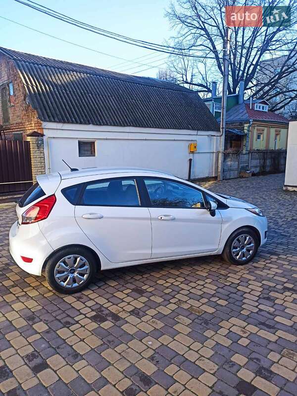 Хэтчбек Ford Fiesta 2015 в Виннице
