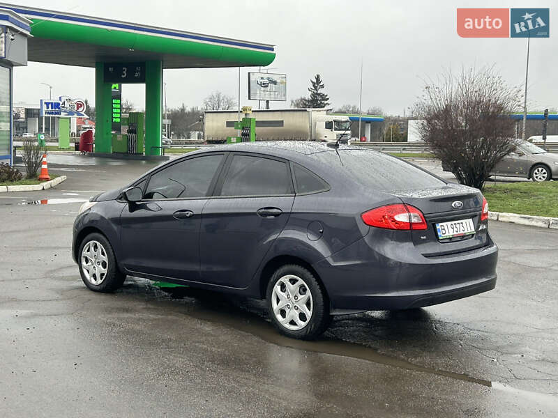 Седан Ford Fiesta 2012 в Полтаве
