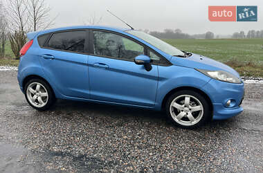 Хэтчбек Ford Fiesta 2010 в Мене