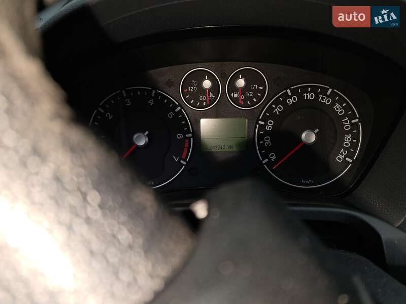 Хэтчбек Ford Fiesta 2006 в Киеве