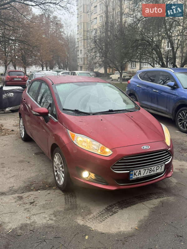 Хетчбек Ford Fiesta 2015 в Києві