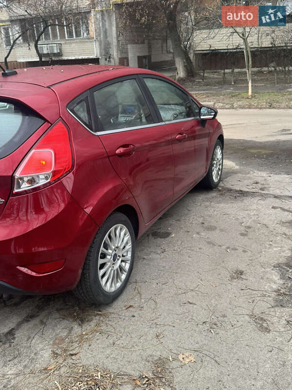 Хетчбек Ford Fiesta 2015 в Києві