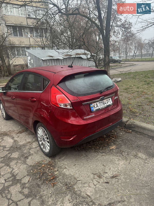 Хетчбек Ford Fiesta 2015 в Києві