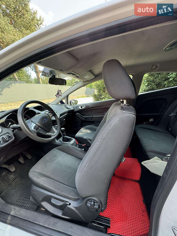 Хэтчбек Ford Fiesta 2013 в Ивано-Франковске