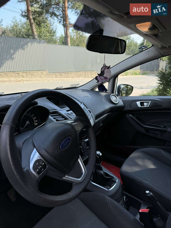 Хэтчбек Ford Fiesta 2013 в Ивано-Франковске