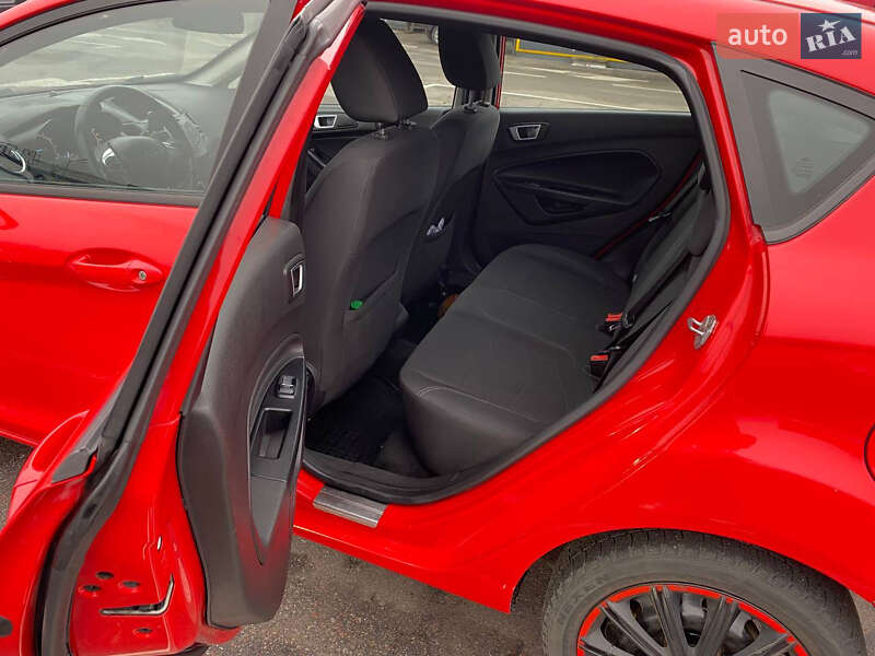 Хэтчбек Ford Fiesta 2014 в Гатном