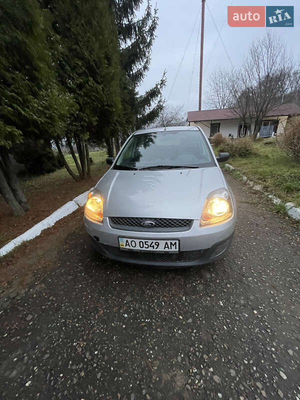 Хэтчбек Ford Fiesta 2007 в Мукачево