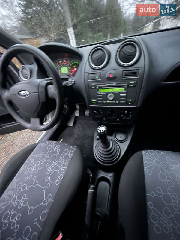 Хэтчбек Ford Fiesta 2007 в Мукачево