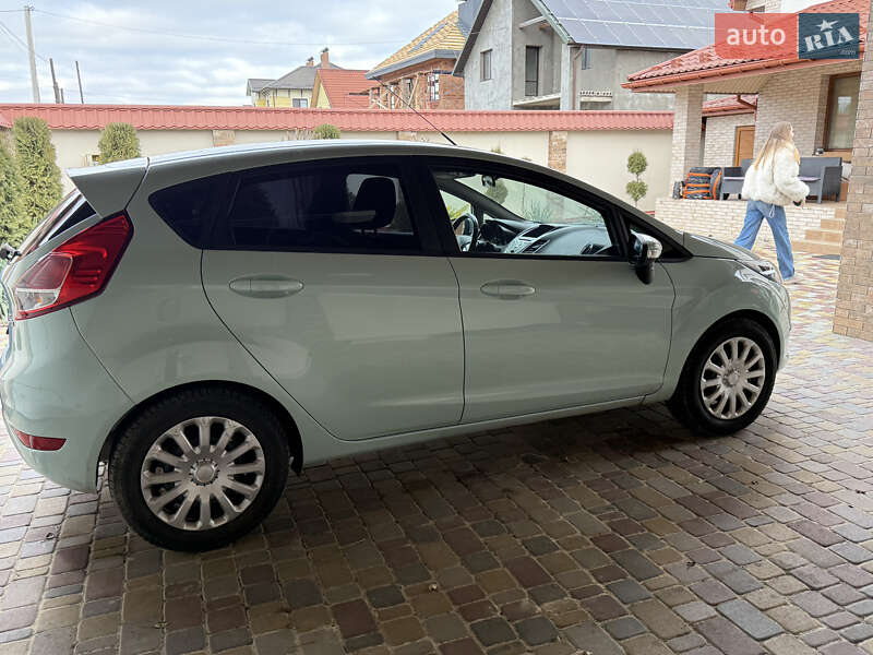 Хетчбек Ford Fiesta 2016 в Кам'янець-Подільському