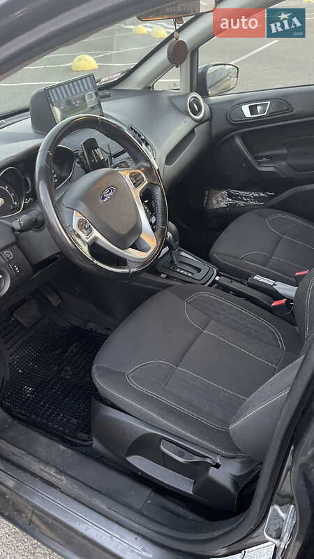 Хетчбек Ford Fiesta 2016 в Києві