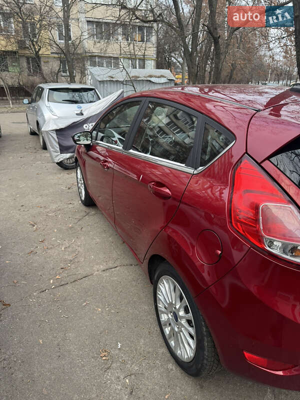 Хетчбек Ford Fiesta 2015 в Києві
