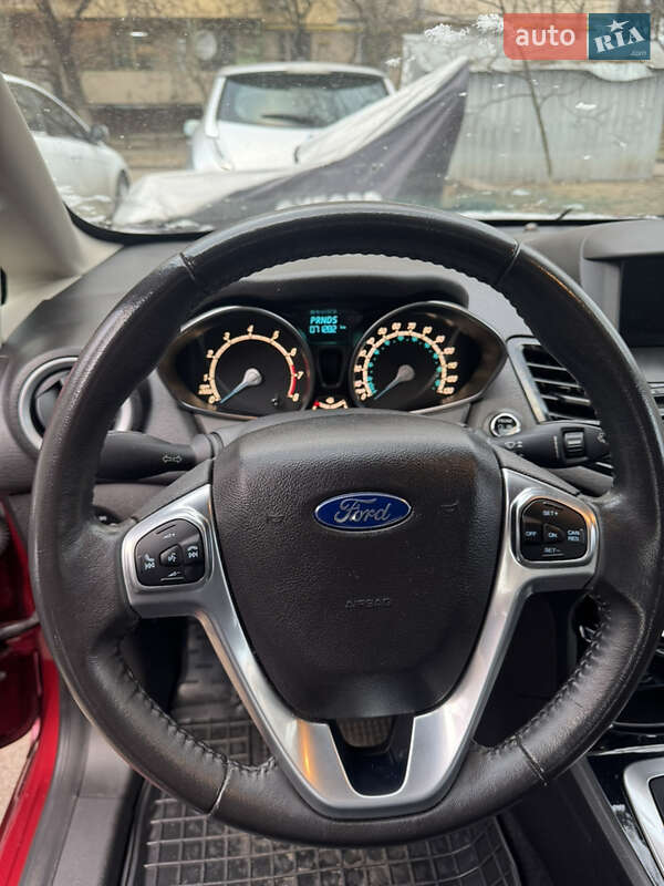 Хетчбек Ford Fiesta 2015 в Києві