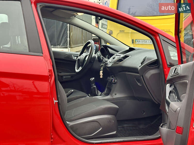 Хэтчбек Ford Fiesta 2013 в Киеве