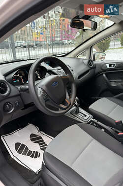 Хетчбек Ford Fiesta 2015 в Черкасах
