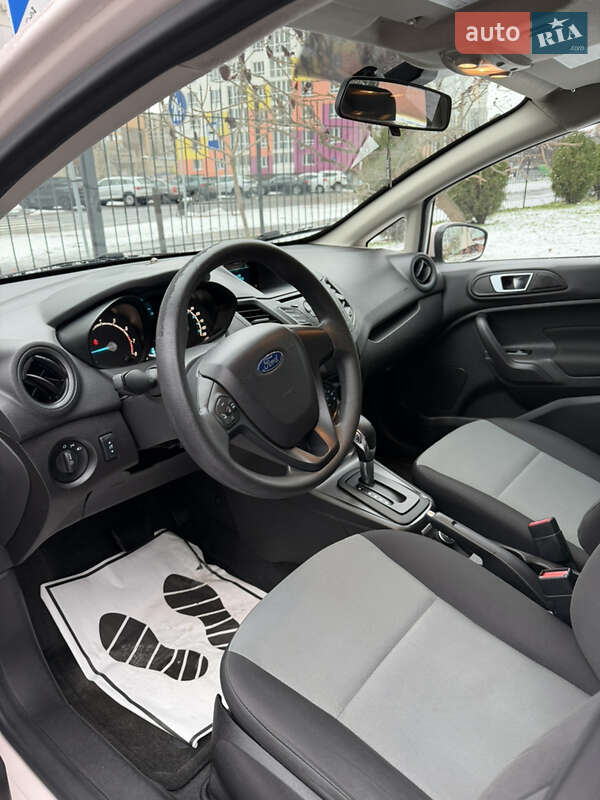 Хетчбек Ford Fiesta 2015 в Черкасах