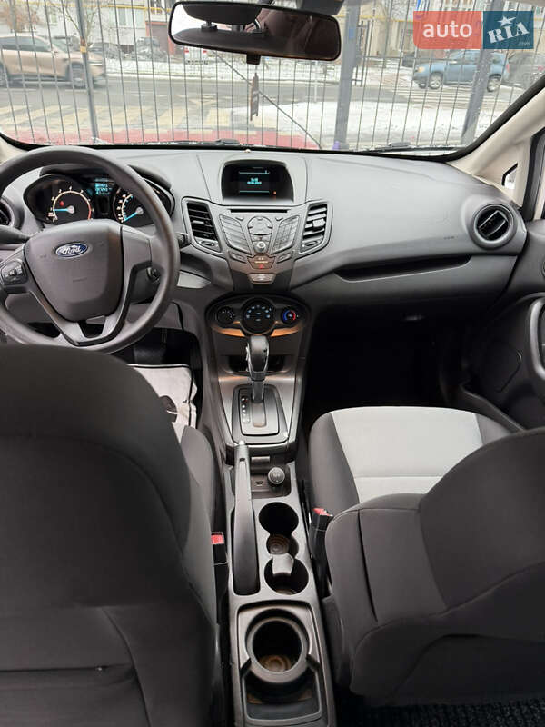 Хетчбек Ford Fiesta 2015 в Черкасах