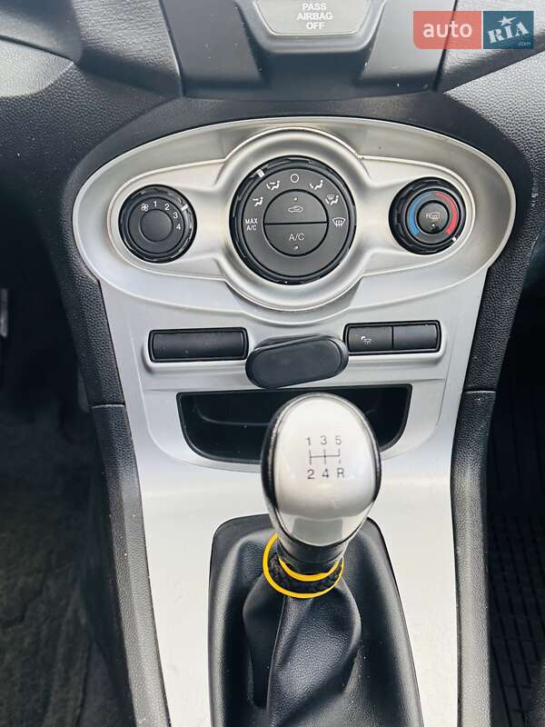 Седан Ford Fiesta 2018 в Києві