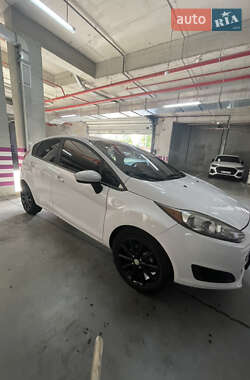 Хэтчбек Ford Fiesta 2016 в Львове