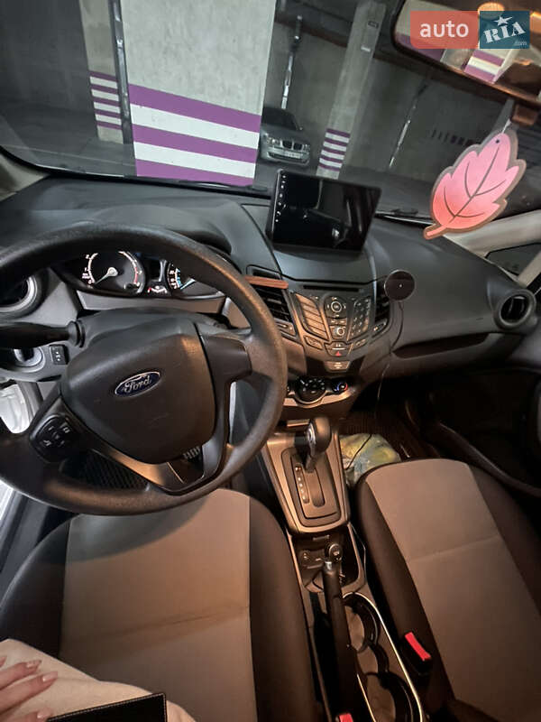 Хэтчбек Ford Fiesta 2016 в Львове