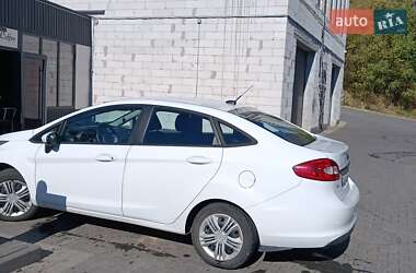 Седан Ford Fiesta 2012 в Сваляве