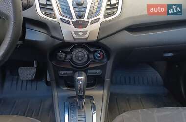 Седан Ford Fiesta 2012 в Сваляве