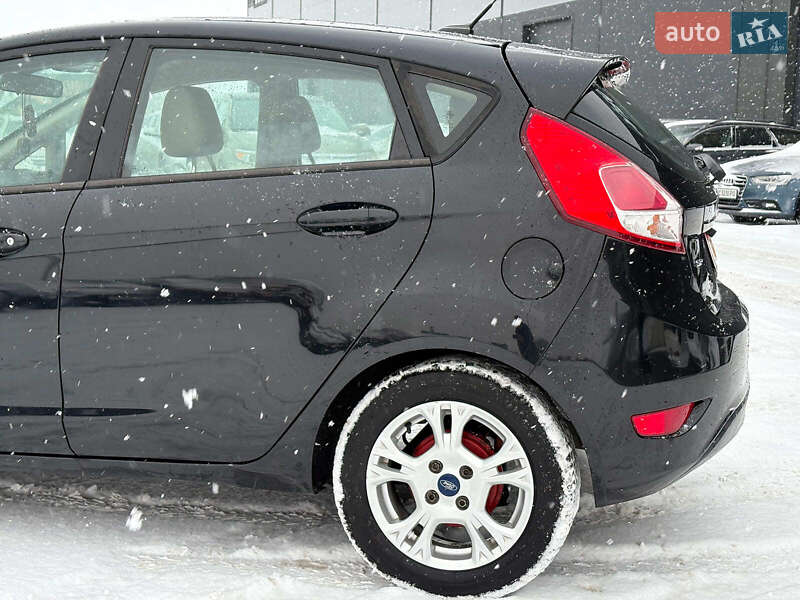 Хетчбек Ford Fiesta 2016 в Львові