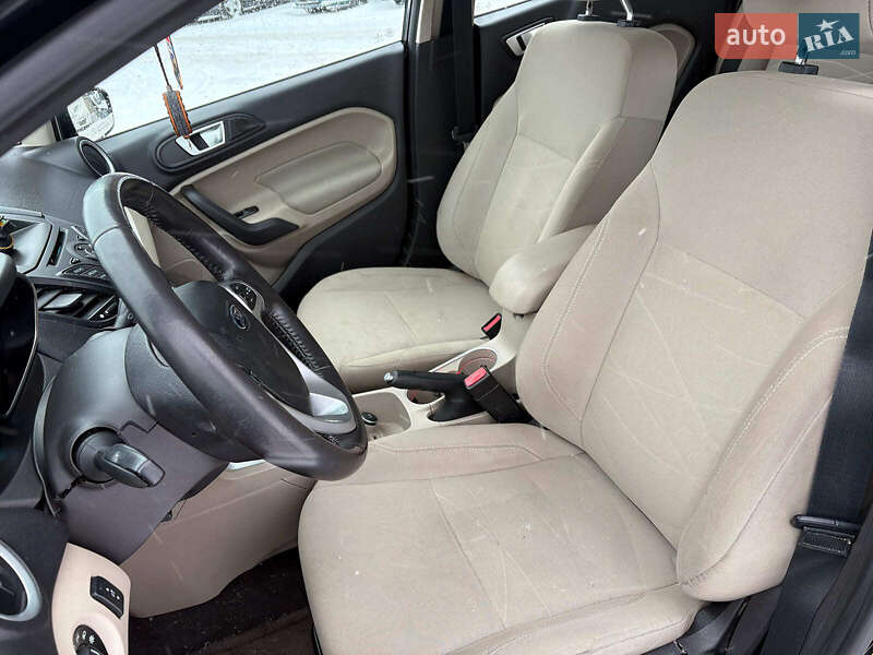 Хетчбек Ford Fiesta 2016 в Львові