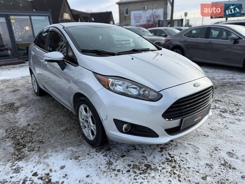 Седан Ford Fiesta 2015 в Коломые
