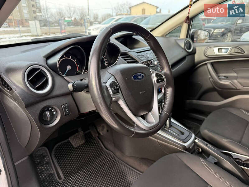 Седан Ford Fiesta 2015 в Коломые