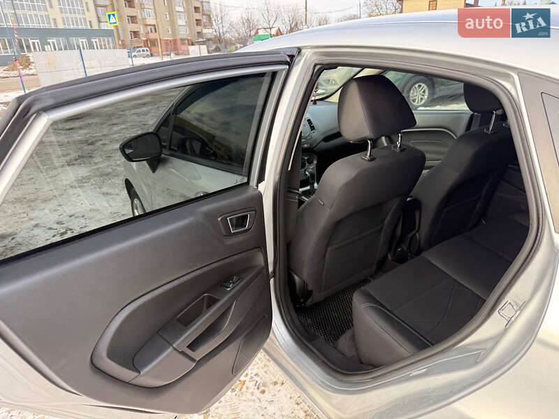 Седан Ford Fiesta 2015 в Коломые
