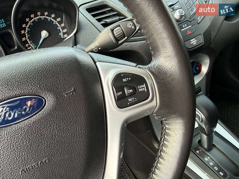 Седан Ford Fiesta 2015 в Коломые