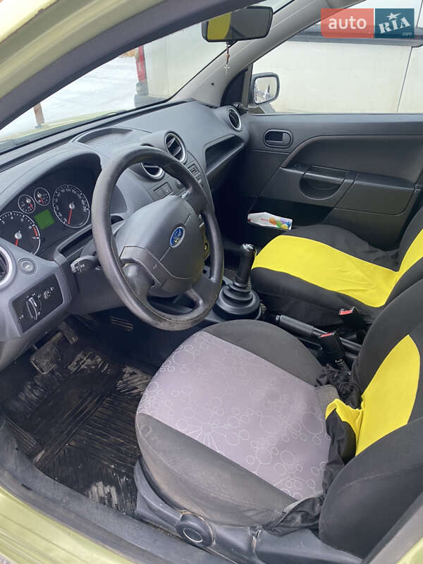 Хэтчбек Ford Fiesta 2007 в Львове