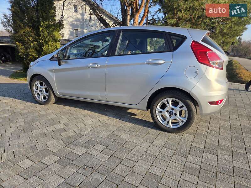 Хетчбек Ford Fiesta 2015 в Києві