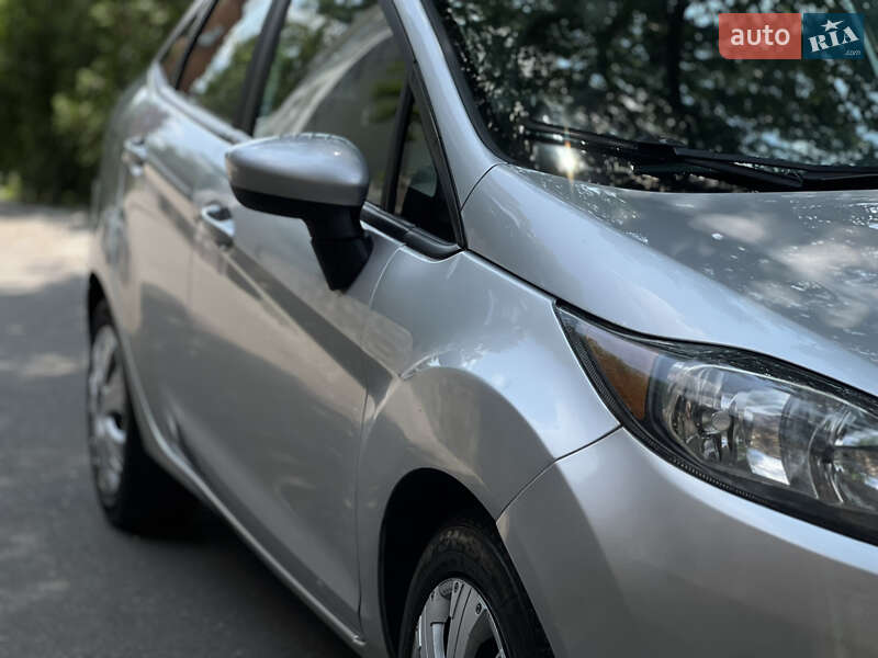 Седан Ford Fiesta 2015 в Кропивницком