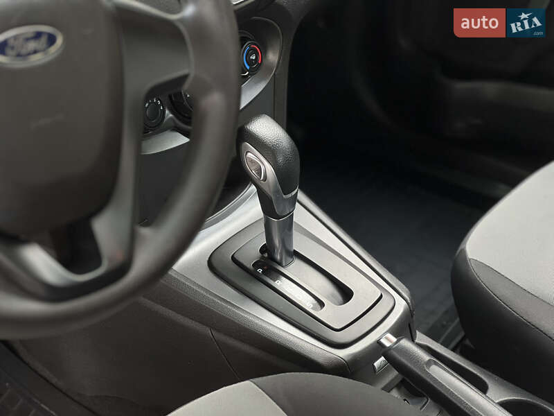 Седан Ford Fiesta 2015 в Кропивницком