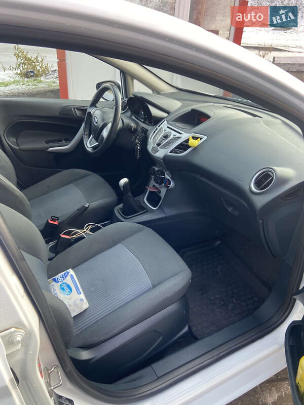 Хетчбек Ford Fiesta 2011 в Дніпрі