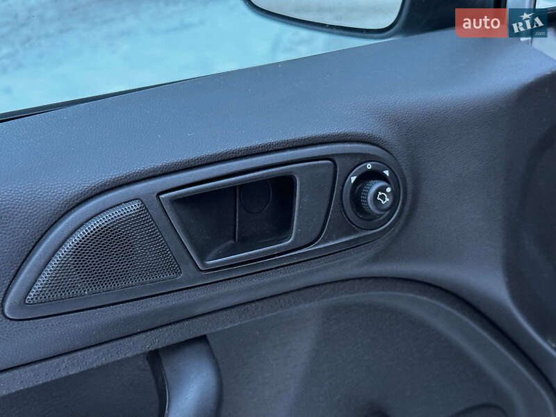Седан Ford Fiesta 2016 в Киеве фото 14 Седан Ford Fiesta 2016 в Киеве