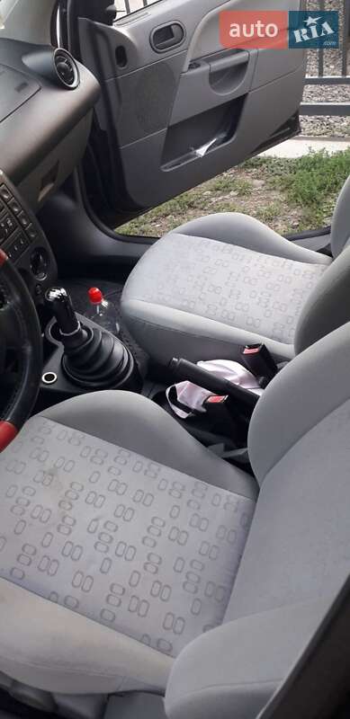 Хетчбек Ford Fiesta 2002 в Ужгороді фото 4 Хетчбек Ford Fiesta 2002 в Ужгороді