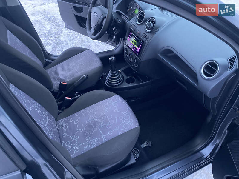 Хетчбек Ford Fiesta 2005 в Києві
