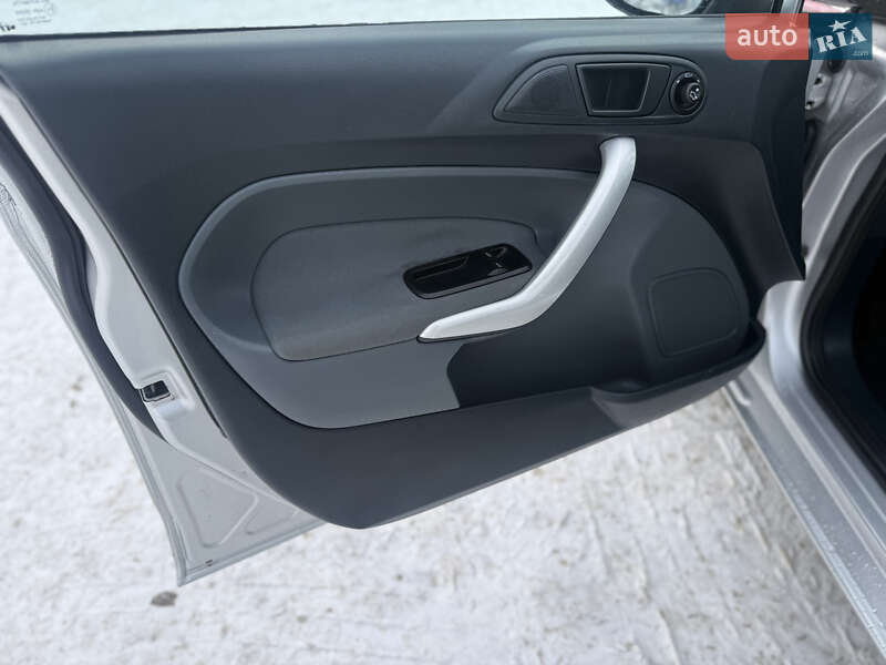 Хэтчбек Ford Fiesta 2010 в Виннице