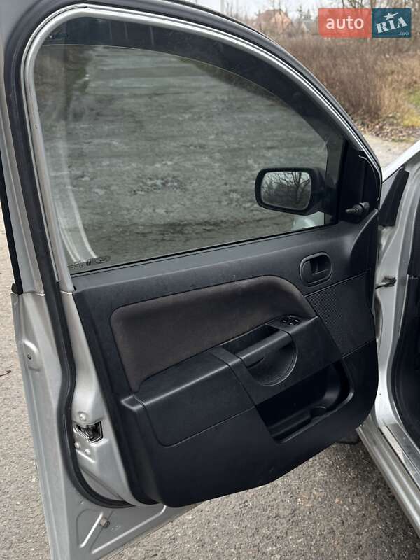 Хэтчбек Ford Fiesta 2008 в Бородянке