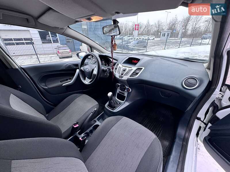 Хэтчбек Ford Fiesta 2011 в Ивано-Франковске
